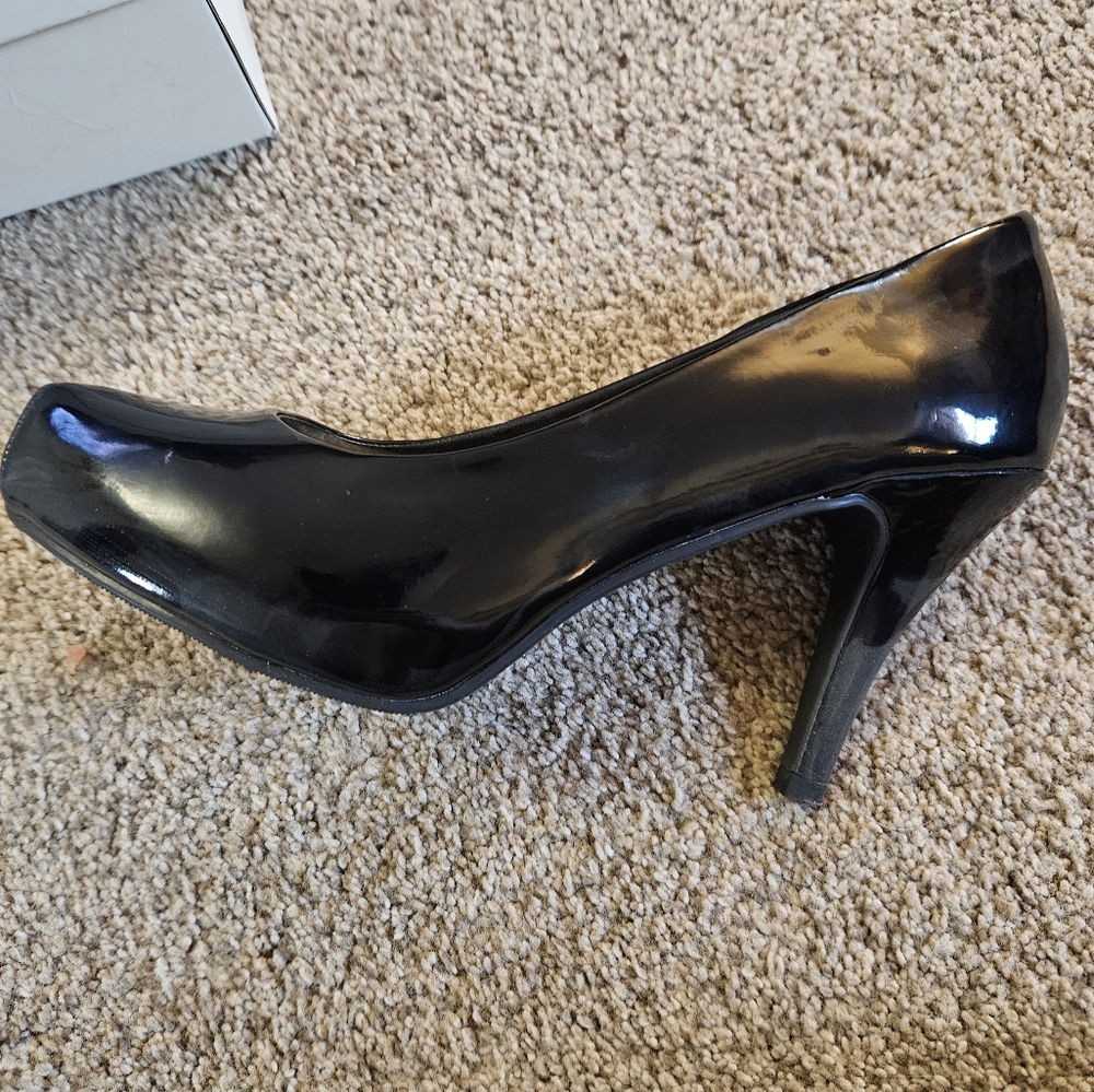 Olsenboye Black Patent Leather Heels Size 9 - Picture 4 of 6